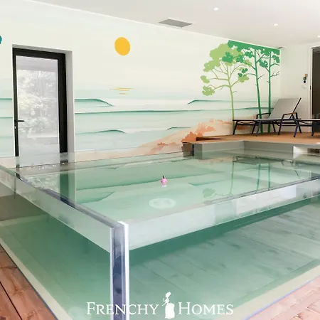 Neuve Piscine Interieure 18pers 别墅 *